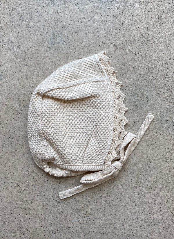 Honeycomb bonnet