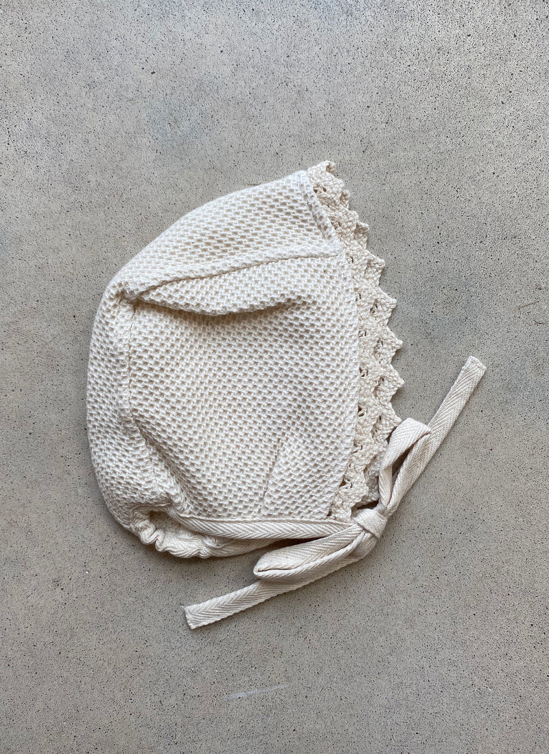 Honeycomb bonnet